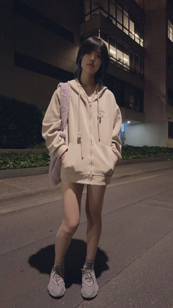 扶着岳的胯猛烈撞击芽子メイリン モデルコレクシ